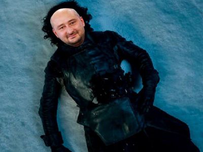 Аркадий Бабченко и "воскресший" Джон Сноу (сериал "Игра престолов"). Скрин: news-entertainment.net